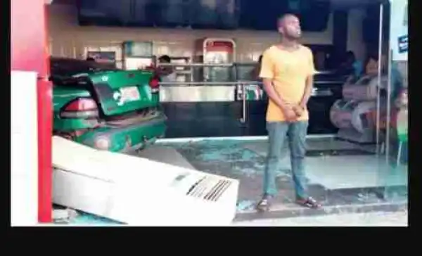 VIO Officer Forces Taxi Driver To Crash Into Mr Bigg’s Restaurant In Abuja (Photos)